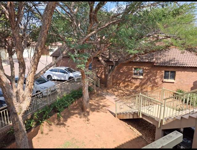 2 BEDROOM TOWNHOUSE FOR SALE IN MOOIKLOOF RIDGE ESTATE